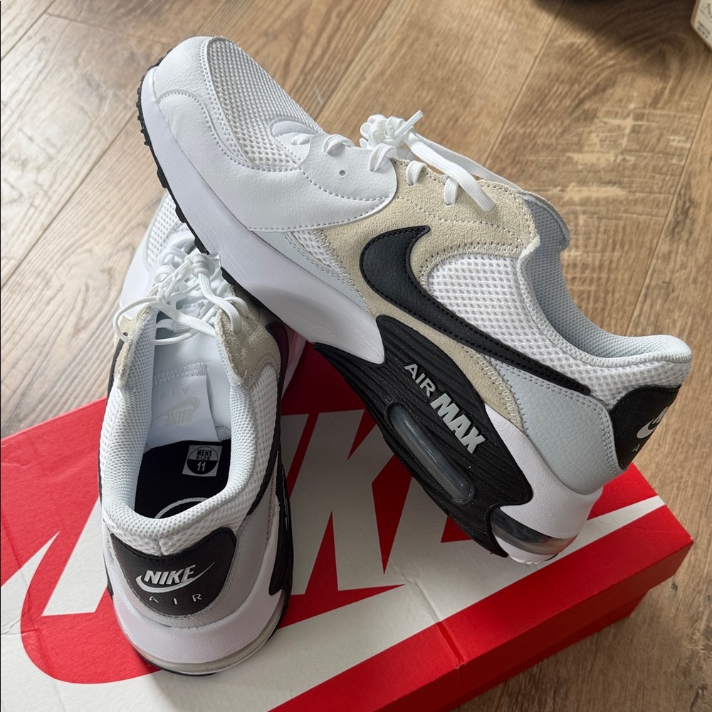 Nike Men's Air Max Excee Shoes  White and Black Size 11 - Picture 3 of 5
